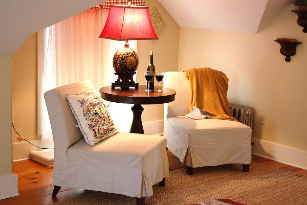 The Oak Bluffs Inn Room photo